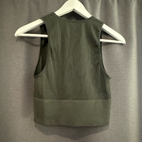 Low cut crop top - Picture 2 of 3